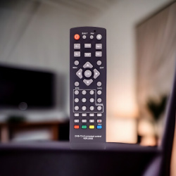 Пульт д/у универсальный для ресиверов DVB T2+2 version 2025, IR интерфейс, радиус до 10 м, черный / Универсальное управление для всех DVB T2+2 ресиверов