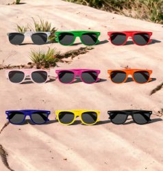 Очки солнцезащитные BRISA / Солнечные очки с защитой UV400 в глянцевой цветной оправе 