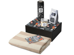 Подарочный набор «Re:y. Warm» с пледом, термосом и чаем, Цвет черный