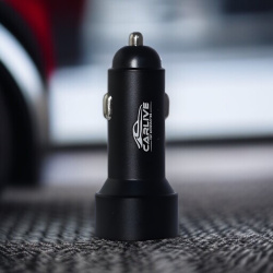 Автомобильное зарядное устройство CARLIVE CR16, 5V/2.4A, 2 USB, 12 Вт, с индикатором вольтметра, черный / Двойная зарядка с контролем напряжения