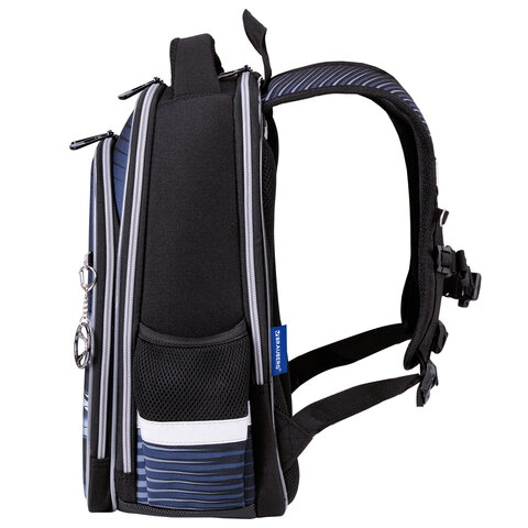 Ранец BRAUBERG QUADRO, 3 отделения, с брелоком, "Спортивная машина", ЛАМПОЧКИ, 37х28х18 см, 271359