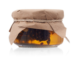 Мед с сосновыми шишками и кедровыми орехами, Размер 120 г