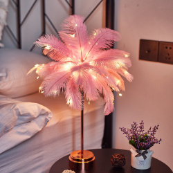 Настольная лампа “Фламинго” из перьев / Необычная и стильная