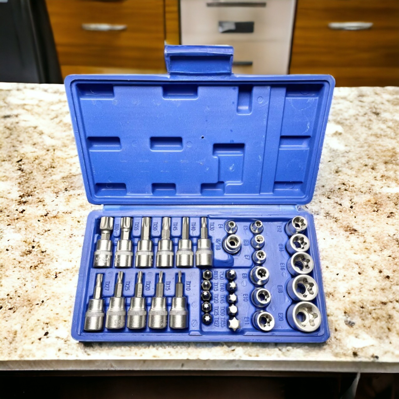 eiq8nxtgcsnyan0jc4k1ftkwqrkpxzx5.jpg (1280×1280)