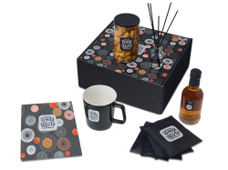 Подарочный набор «Re:y. Treat» с кружкой, сиропом и попкорном, Цвет черный