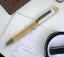 Ручка "Авалон" с корпусом из бамбука и софт-тач вставкой, Белая / УЦЕНКА