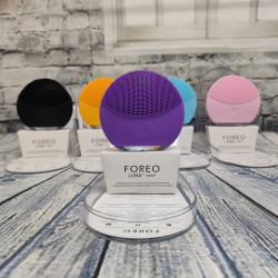 Вибрирующая силиконовая щетка для нежной очистки кожи лица Foreo LUNA mini 2