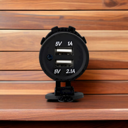 Автомобильный USB разъем SKU-A, 12V-24V, 2USB, 3.1A, черный / Универсальное зарядное решение для вашего авто
