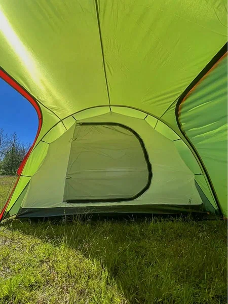 Палатка с тамбуром и двумя комнатами