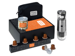 Подарочный набор «Re:y. Boost» с кофемашиной, капсулами и косметичкой, Цвет черный