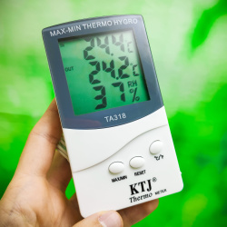 Термометр гигрометр электронный  "Домашняя метеостанция" с выносным датчиком на улицу ТА 318