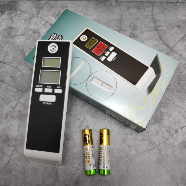 Надёжный алкотестер- электронные часы с функциями будильника, термометра , таймера Digital Breath Al