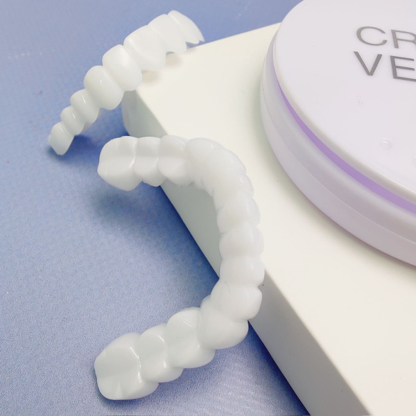Накладные виниры для зубов Crystal Veneers / Съемные универсальные виниры для ослепительной улыбки 2 шт. (на две челюсти)