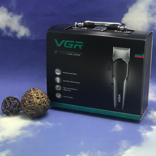 Подарочный набор в кейсе - Профессиональный триммер VGR V-095 для стрижки волос