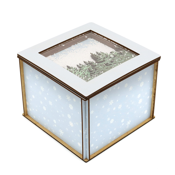 Лес в снегу (квадратная, светлая) - упаковка новогодняя из дерева