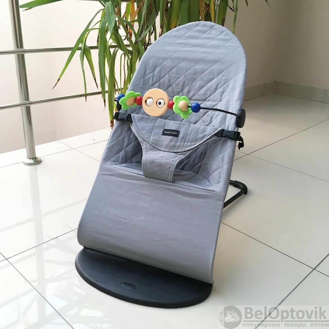 Кресло-шезлонг детский аналог BabyBjorn (с игрушками). Серый чехол (арт:  ig-6748) от 1 ₽ рублей оптом в Москве