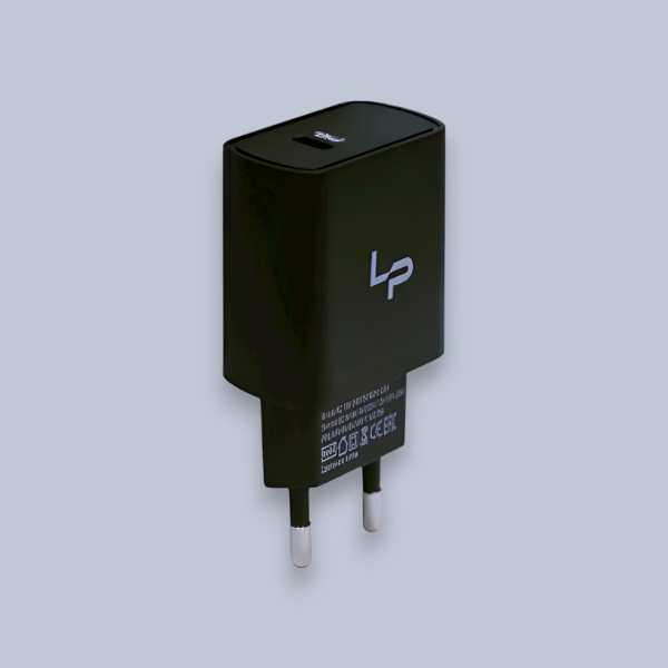 Сетевое зарядное устройство LP XQ35 PD20W, мощность 20W, 1USB, черный / Современное решение для быстрой зарядки