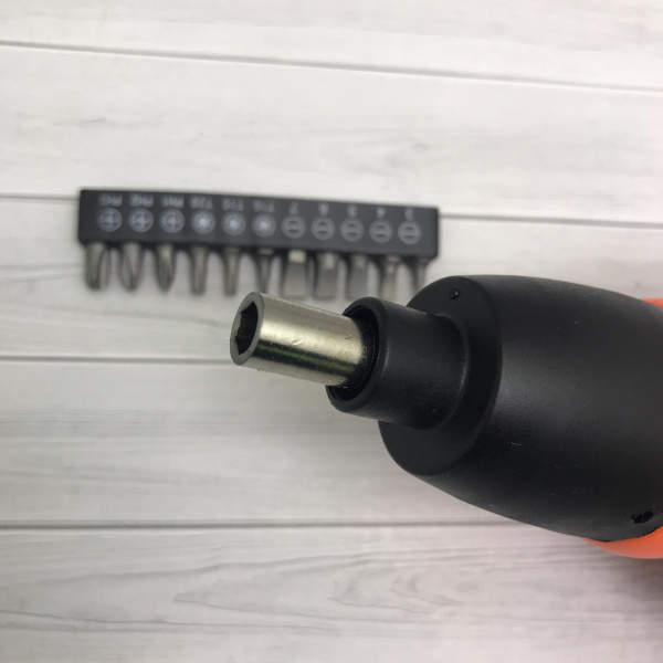 Электрическая отвертка на батарейках X-Power  Cordless Screwdriver с набором бит KCS12A