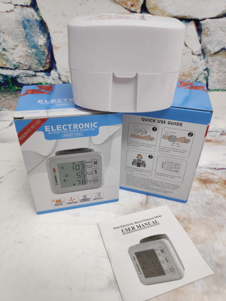 Цифровой тонометр на запястье Blood Pressure Monitor KWL-W01