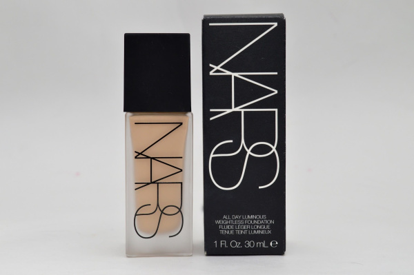 Тональный крем NARS