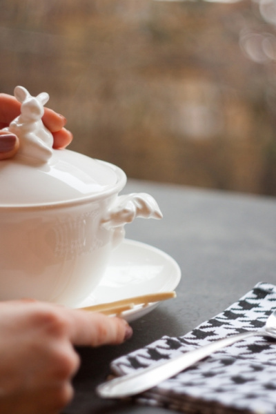 Бульонница &amp;quot;Кролик - Везунчик&amp;quot; с тарелкой, 425 мл, Белый