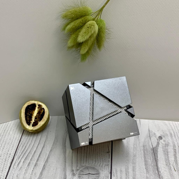 Колонка Bluetooth Q-one Куб (музыка, радио, световые эффекты). Чистый объемный звук