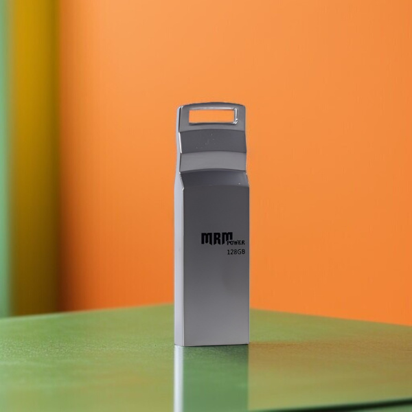 USB-накопитель MRM MB39, алюминий, 128 ГБ, USB 3.0, High speed, серый / Скорость и стиль в компактном дизайне