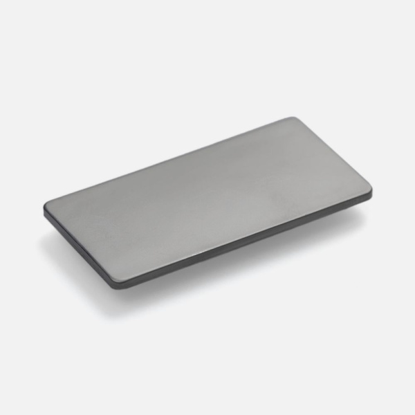 Значок Magnet Matto, серебристый глянцевый, 2x4 см