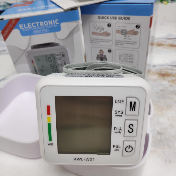 Цифровой тонометр на запястье Blood Pressure Monitor KWL-W01