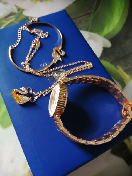 Комплект Swarovski! (Часы, кулон, браслет)