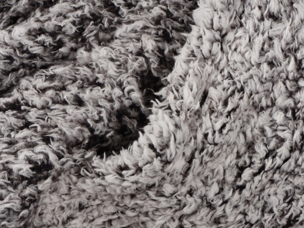 Подарочный набор «Хюгге» с пледом и термокружкой, Цвет плед- бело-черный, термокружка- белый/серебристый