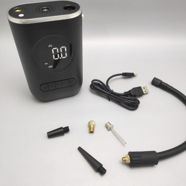 Беспроводной портативный автомобильный компрессор CAR Air Pump CZK-3668 (USB, 4 насадки, LED-дисплей, встроенный фонарь)
