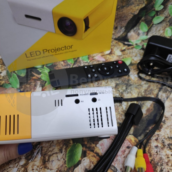 LED Projector портативный переносной проектор светодиодный Aao YG300 (домашний кинотеатр) со штативом