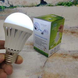 Лампочка-фонарик «Умный свет» 5 Вт Intelligent Emergency Light Led