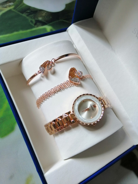 Комплект Swarovski! (Часы, кулон, браслет)