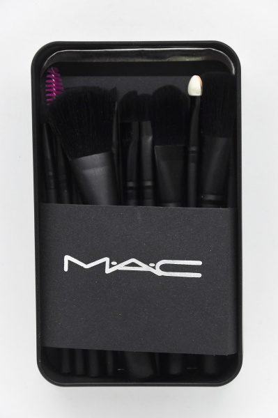 Набор кистей для макияжа MAC в металлическом пенале, 7 кистей