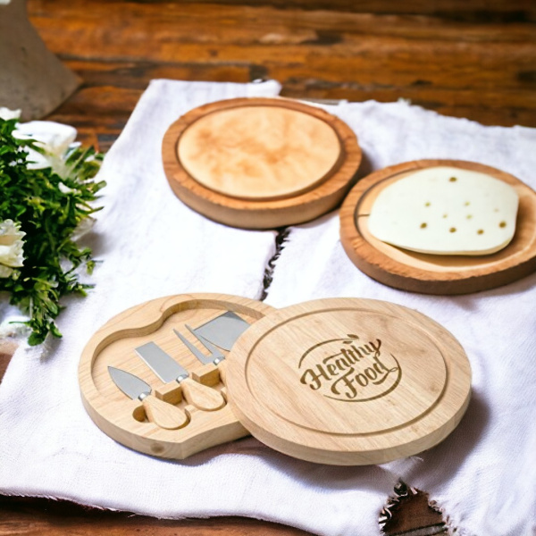 Набор для сыра COMTE с 4 столовыми приборами из нержавеющей стали и деревянными ручками в деревянном футляре