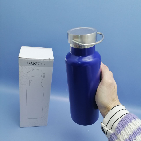 Стильная и модная термобутылка Sakura, 500 мл, синий, черный, белый цвета / Отлично держит температуру напитков