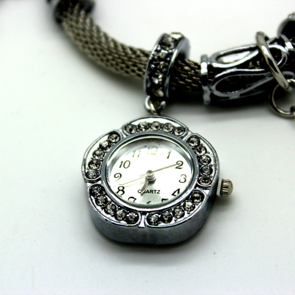 Часы Pandora на металлическом плетёном ремешке