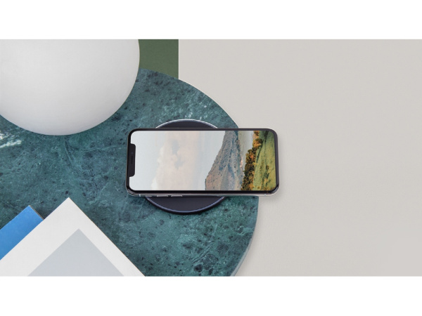 Беспроводное зарядное устройство «NEO Core Quick» c быстрой зарядкой с логотипом Rombica, Цвет черный