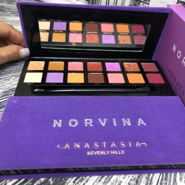 Палетка теней с зеркалом Anastasia Beverly Hills NORVINA, 14 оттенков + кисть