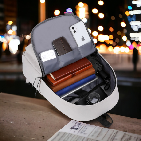 Рюкзак для ноутбука 15,6" City Extra Backpack, светло-серый / Из экологичной водоотталкивающей ткани, стойкой к загрязнениям и царапинам