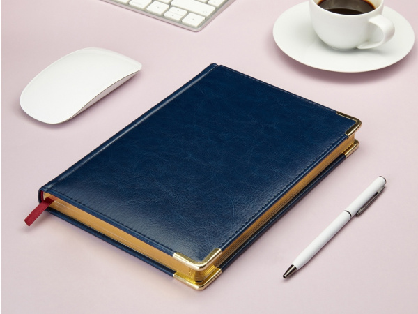 Ежедневник датированный А5 «Sidney Nebraska» на 2026 год, с золотым срезом и уголками, Цвет синий