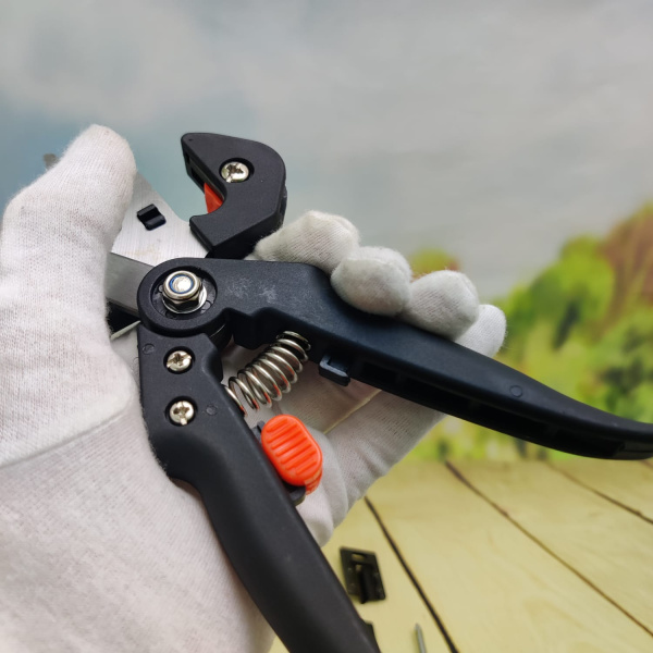 Прививочный секатор Green Helper GT-002 профессиональный.Три сменных лезвия