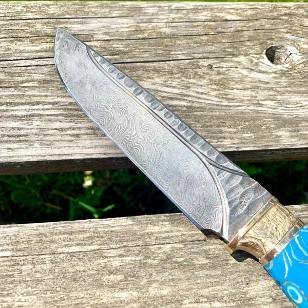Нож разделочный в кожаном футляре Кизляр России Дамасская сталь / цветная рукоять карельская береза