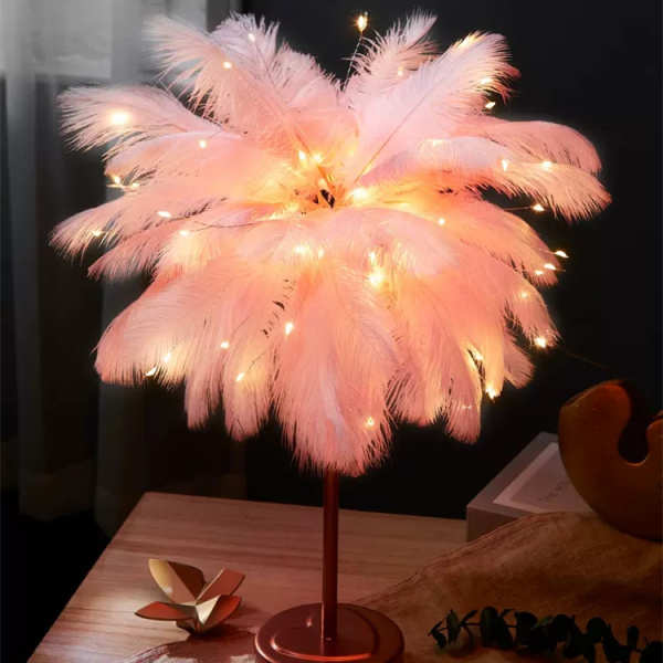 Настольная лампа “Фламинго” из перьев / Необычная и стильная