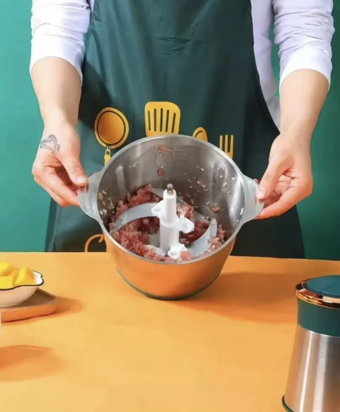 Кухонный измельчитель, мясорубка, объем 2 л, мощность 300 Вт, 4 лезвия / Равномерное измельчение, низкий уровень шума