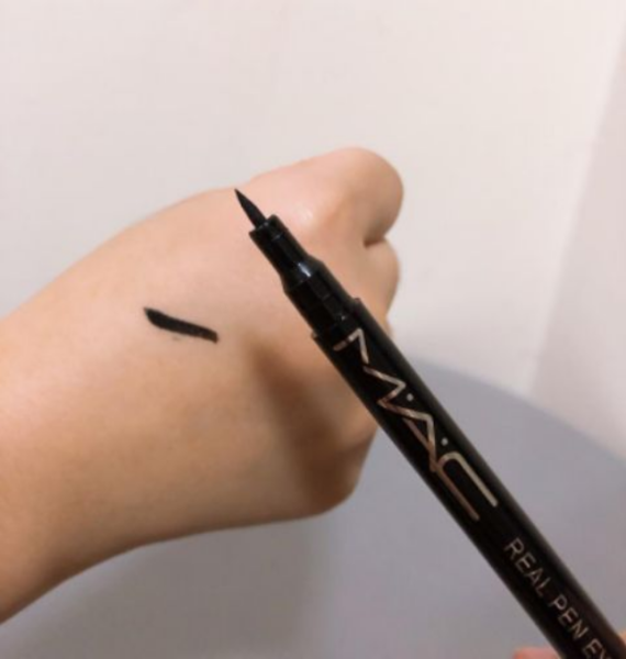 Черная подводка - фломастер MAC New Waterproof Protective Liquid Eyeliner, 2g Черный