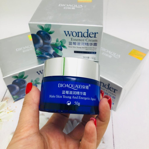 Питающий и увлажняющий крем для лица с экстрактом черники Bioaqua Wonder Essence Cream, 50 g