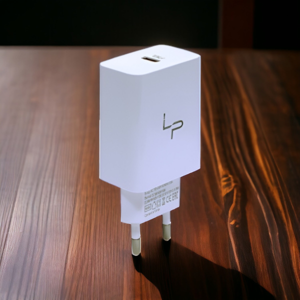 Сетевое зарядное устройство LP XQ30 PD25W, 1USB, белый / Компактное и современное решение для быстрой зарядки